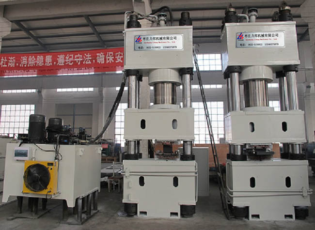 好色先生TV下载橡塑行業用粉末成型液壓機