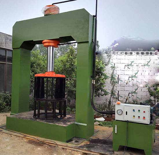 棗莊好色先生TV下载機械生產的400t龍門液壓機
